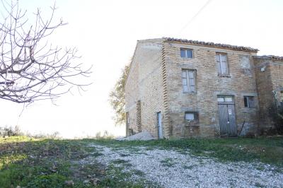 Casale Colonico in vendita a Castignano