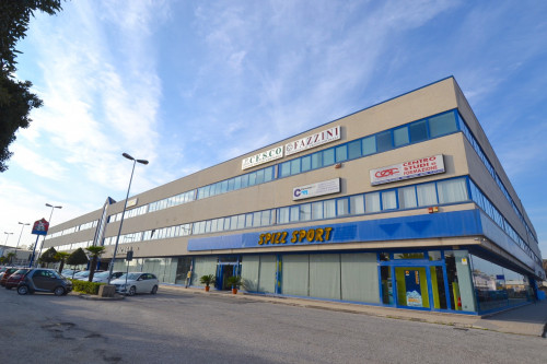 Locale Commerciale in affitto a San Benedetto del Tronto