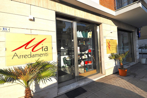 Locale Commerciale in vendita a San Benedetto del Tronto