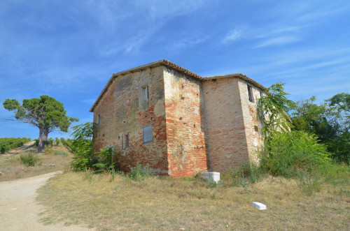 Casale Colonico in vendita a Spinetoli