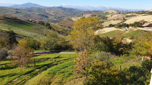 Casale Colonico in vendita a Carassai