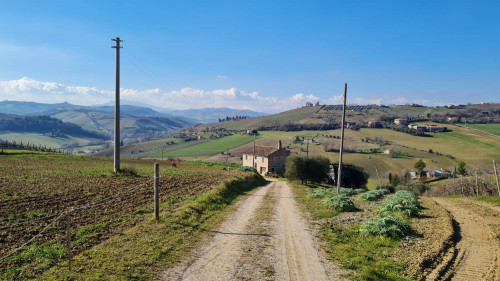 Casale Colonico in vendita a Montefiore dell'Aso