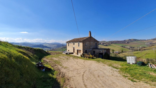 Casale Colonico in vendita a Montefiore dell'Aso