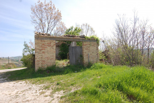 Casale Colonico in vendita a Castignano