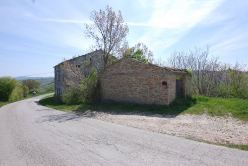 Casale Colonico in vendita a Castignano