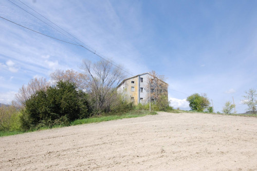 Casale Colonico in vendita a Castignano