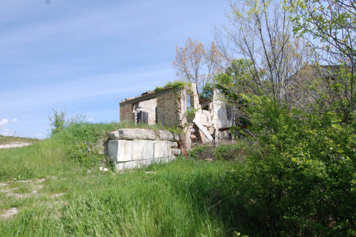 Casale Colonico in vendita a Castignano