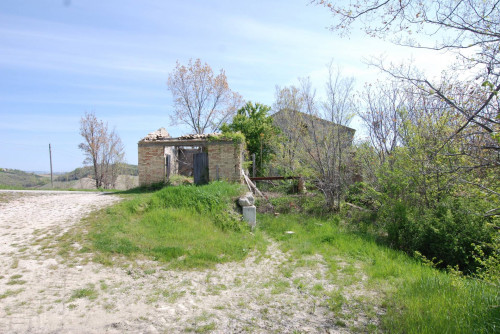 Casale Colonico in vendita a Castignano