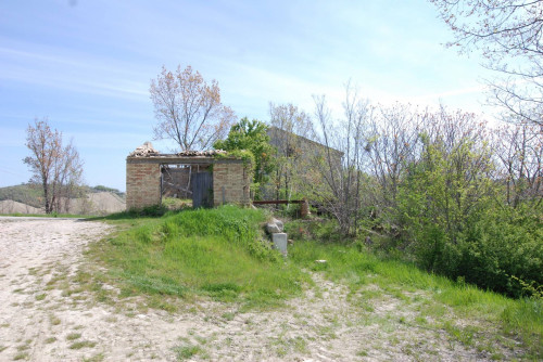 Casale Colonico in vendita a Castignano