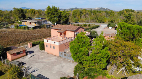 Casa cielo - terra in vendita a Controguerra