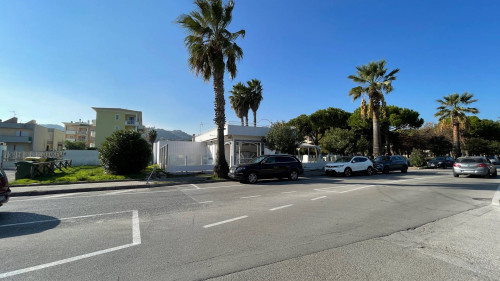 Locale Commerciale in vendita a Grottammare