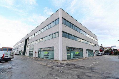 Edificio Industriale / Artigianale in Affitto a San Benedetto del Tronto