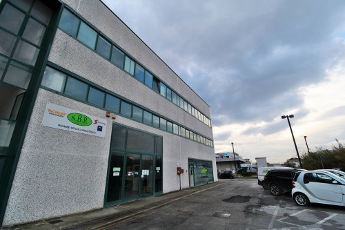 Edificio Industriale / Artigianale in affitto a San Benedetto del Tronto