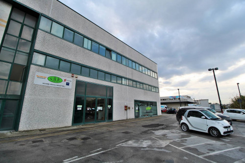 Edificio Industriale / Artigianale in affitto a San Benedetto del Tronto