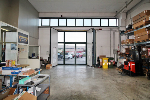 Edificio Industriale / Artigianale in affitto a San Benedetto del Tronto