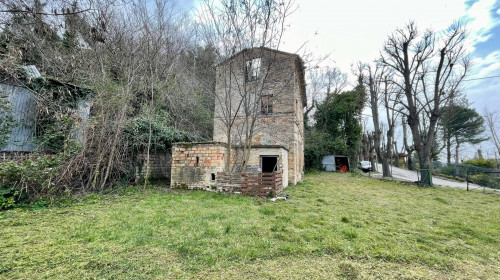 Casale Colonico in vendita a Montappone