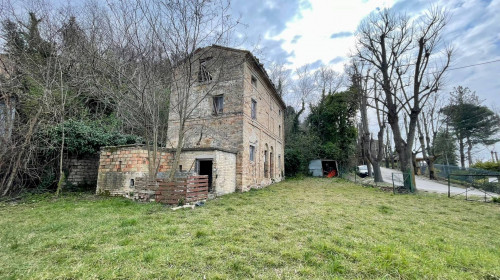 Casale Colonico in vendita a Montappone