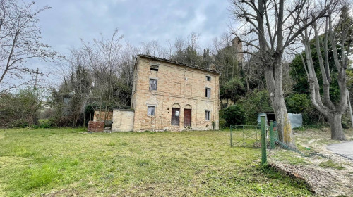 Casale Colonico in vendita a Montappone