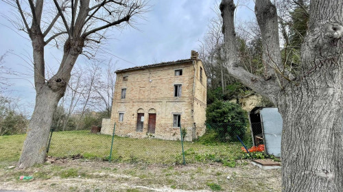 Casale Colonico in vendita a Montappone