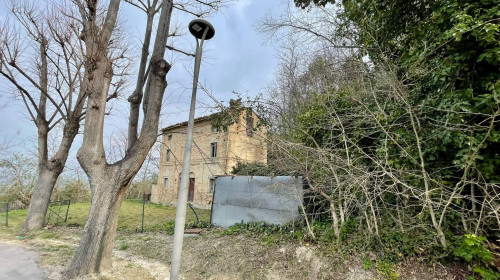 Casale Colonico in vendita a Montappone