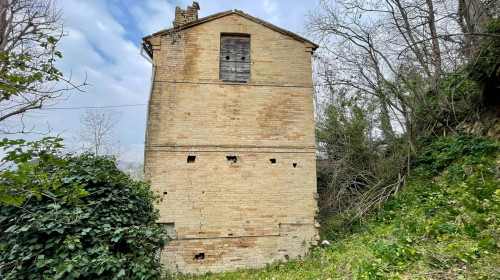 Casale Colonico in vendita a Montappone