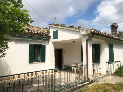 Casa indipendente in vendita a Roccafluvione (AP)