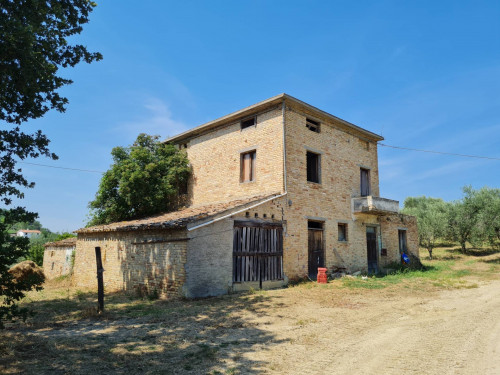 Country House for sale in Castorano