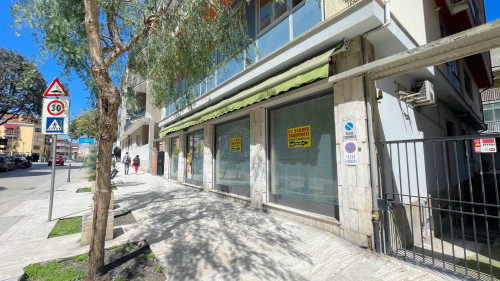 Locale Commerciale in Affitto a San Benedetto del Tronto