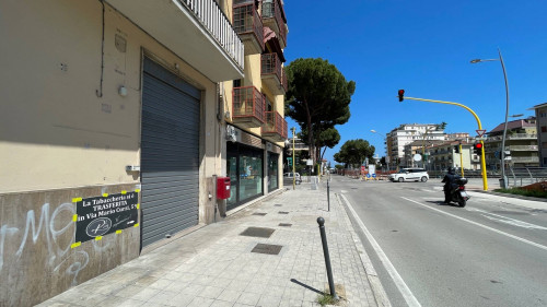 Locale Commerciale in vendita a San Benedetto del Tronto