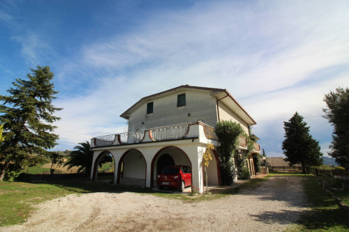 Casale Colonico in vendita a Acquaviva Picena