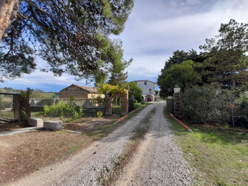 Casale Colonico in vendita a Acquaviva Picena