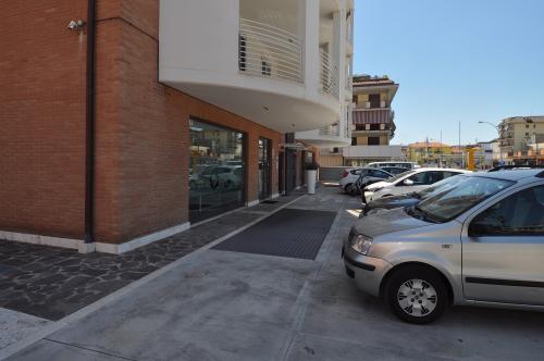 Locale Commerciale in affitto a Grottammare