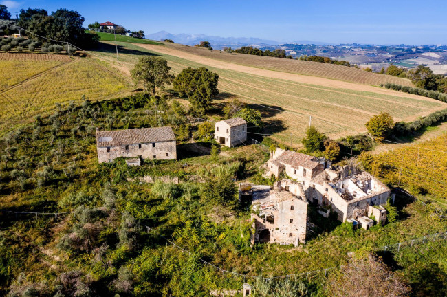 Borgo for sale in Ripatransone