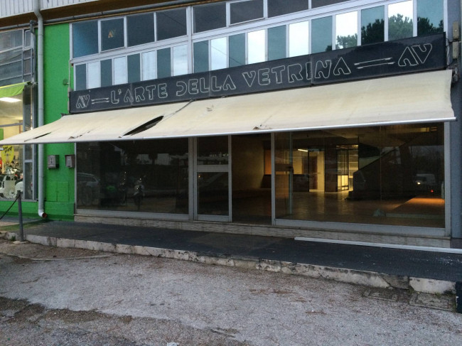 Locale Artigianale / Deposito in Vendita a San Benedetto del Tronto
