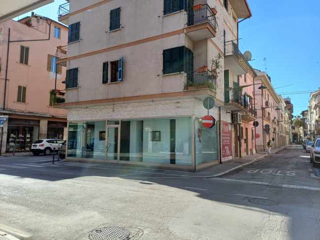 Locale Commerciale in affitto a San Benedetto del Tronto