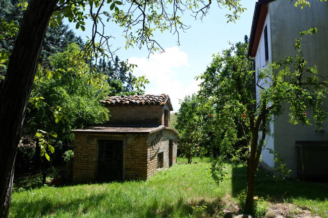 Casale Colonico in vendita a Castignano