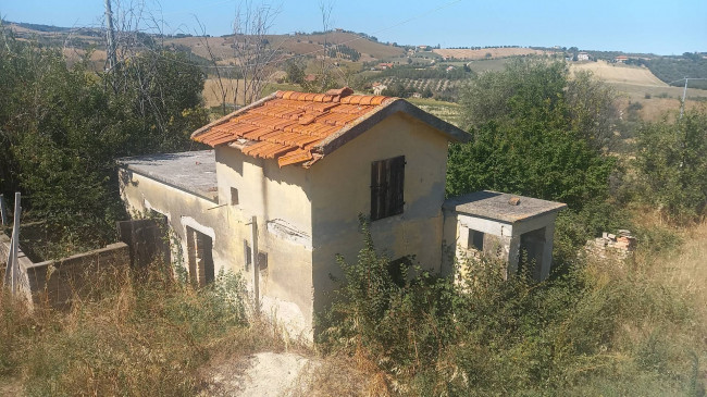 Casale Colonico in vendita a Appignano del Tronto