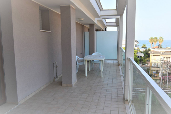 Stabile / Palazzo in vendita a Grottammare