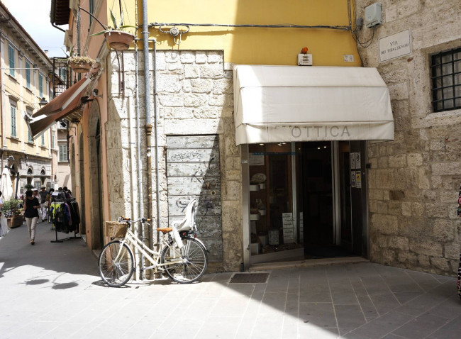 Locale Commerciale in Vendita a Ascoli Piceno