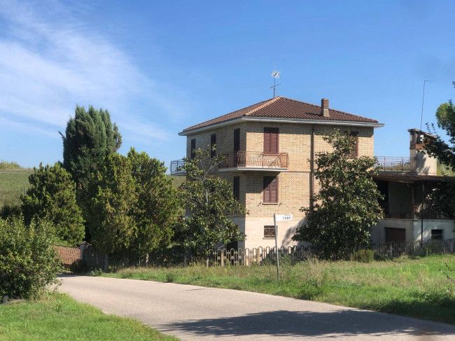 Casa cielo - terra in Vendita a Montalto delle Marche