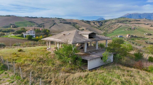 Villa in vendita a Ancarano (TE)