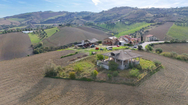 Villa in vendita a Ancarano (TE)