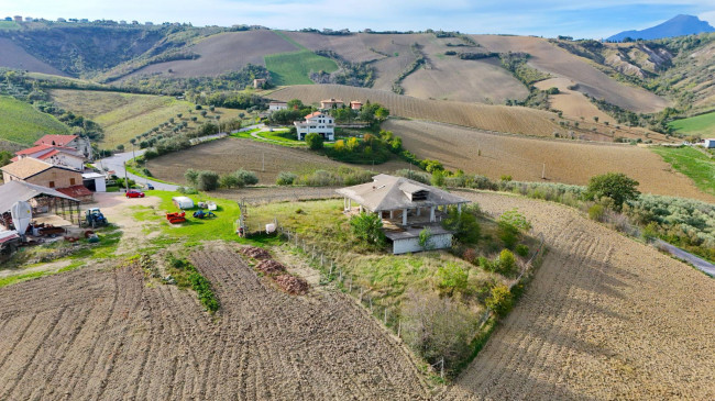 Villa in vendita a Ancarano (TE)