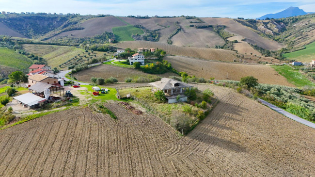 Villa in vendita a Ancarano (TE)