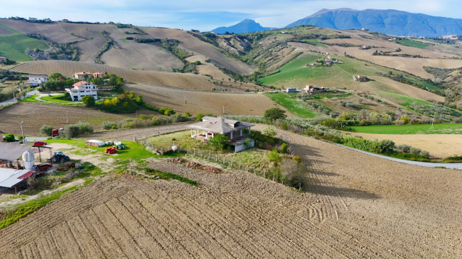 Villa in vendita a Ancarano (TE)