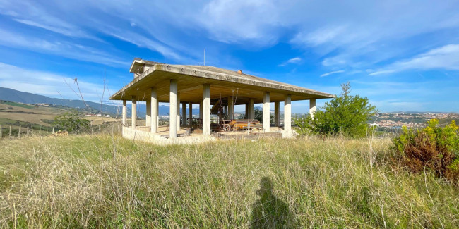 Villa in vendita a Ancarano (TE)