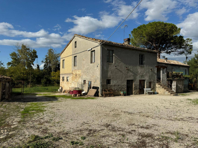 Casale Colonico in vendita a Servigliano