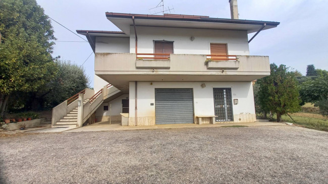 Villa in vendita a Colli Del Tronto (AP)