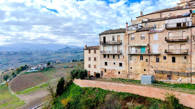 Casa cielo - terra in Vendita a Castignano