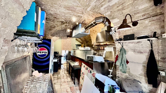 Locale Commerciale in vendita a Grottammare